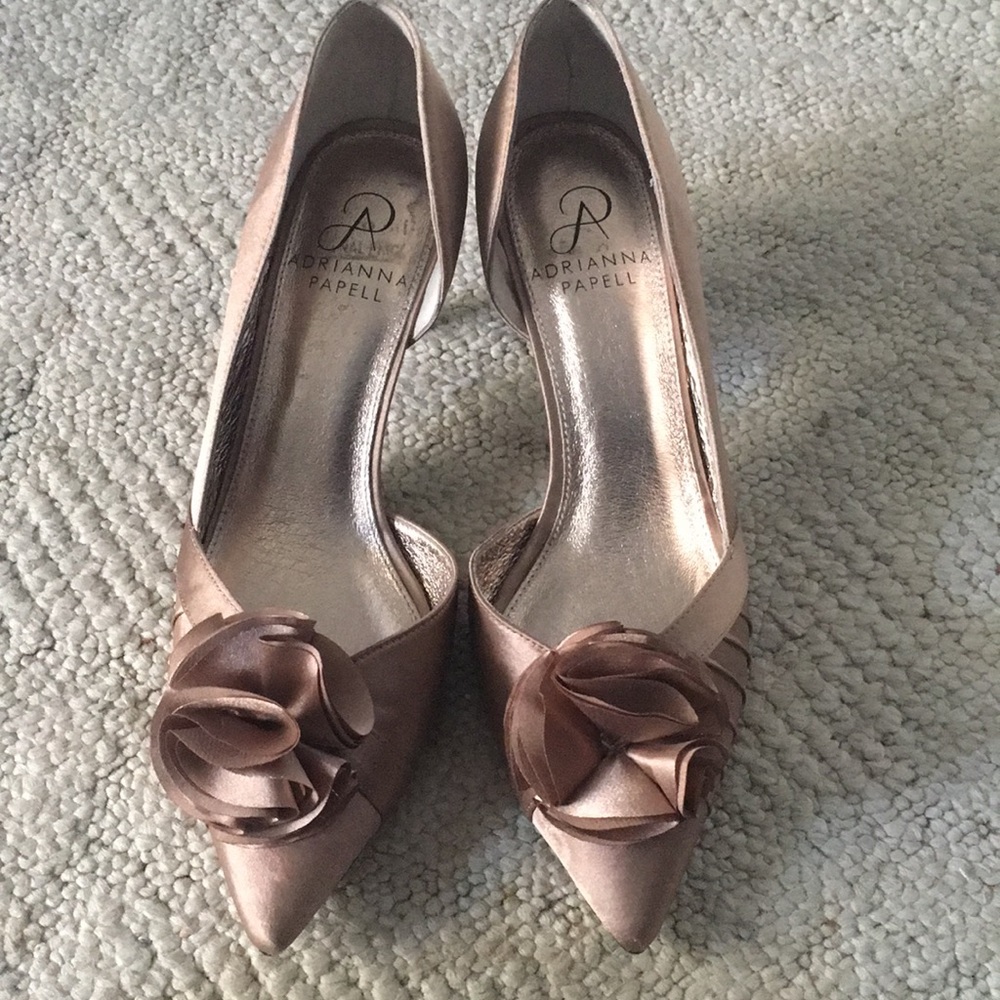 Size 6 satin pumps